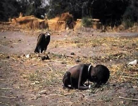 アフリカでは子供が餓死しています 募金 の流れおかしいだろ